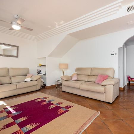 Stylish 3 Bed House 2 Bathrooms, With Patio, Roof Terrace And Communal Pool 5 Minutes Away From The Beautiful Spanish White Village Of Casares Pueblo And Only 20 Mins From The Sea Buitenkant foto
