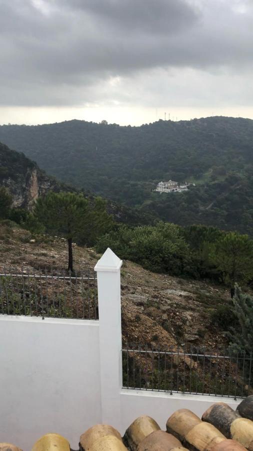 Stylish 3 Bed House 2 Bathrooms, With Patio, Roof Terrace And Communal Pool 5 Minutes Away From The Beautiful Spanish White Village Of Casares Pueblo And Only 20 Mins From The Sea Buitenkant foto