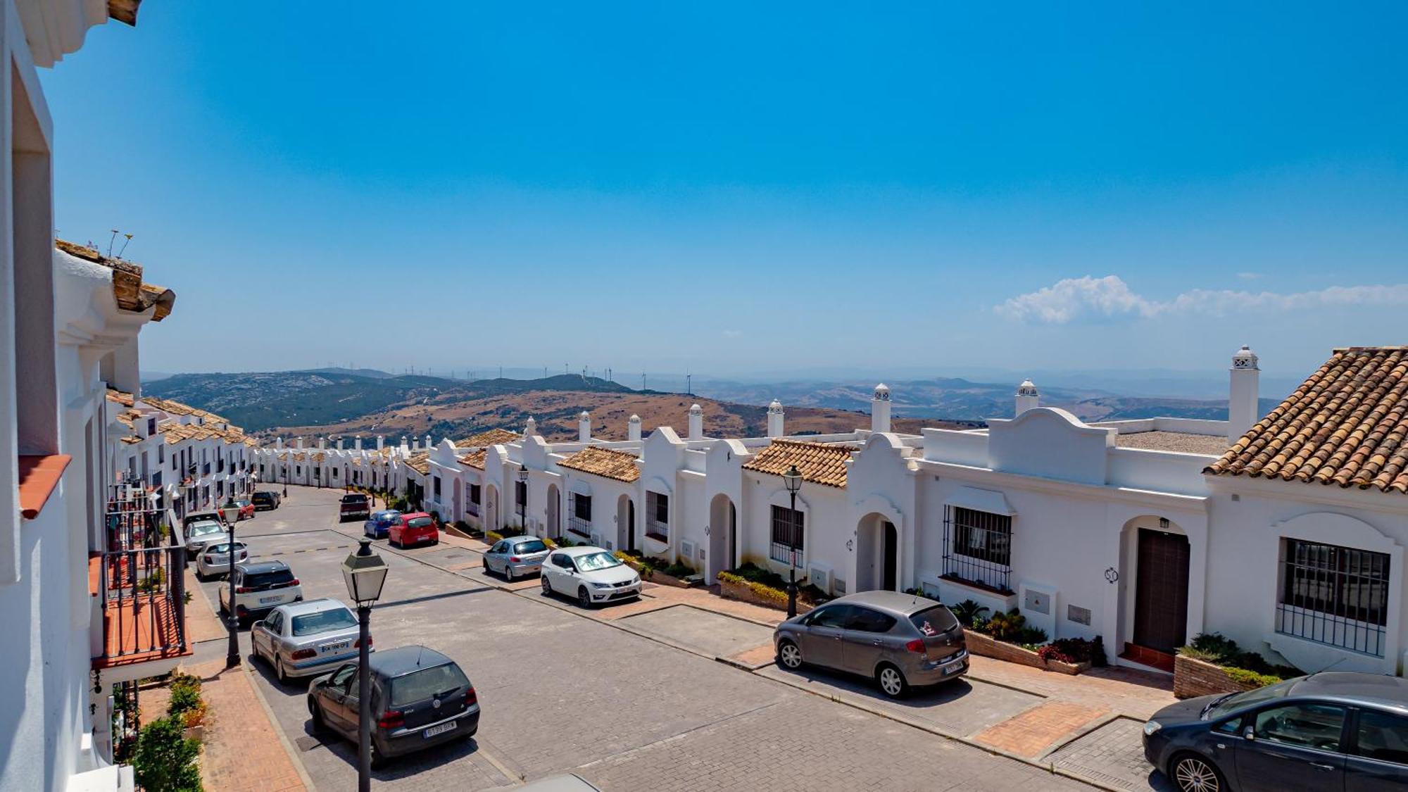 Stylish 3 Bed House 2 Bathrooms, With Patio, Roof Terrace And Communal Pool 5 Minutes Away From The Beautiful Spanish White Village Of Casares Pueblo And Only 20 Mins From The Sea Buitenkant foto