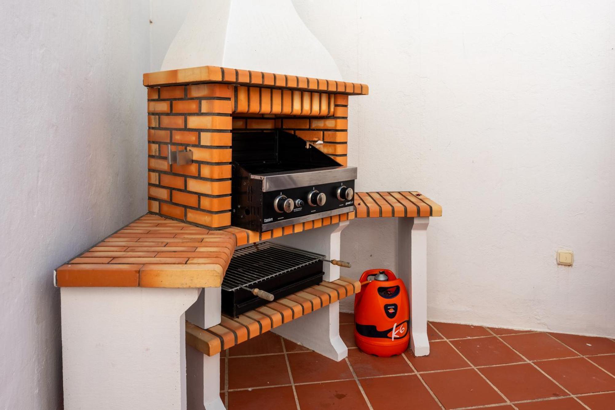 Stylish 3 Bed House 2 Bathrooms, With Patio, Roof Terrace And Communal Pool 5 Minutes Away From The Beautiful Spanish White Village Of Casares Pueblo And Only 20 Mins From The Sea Buitenkant foto