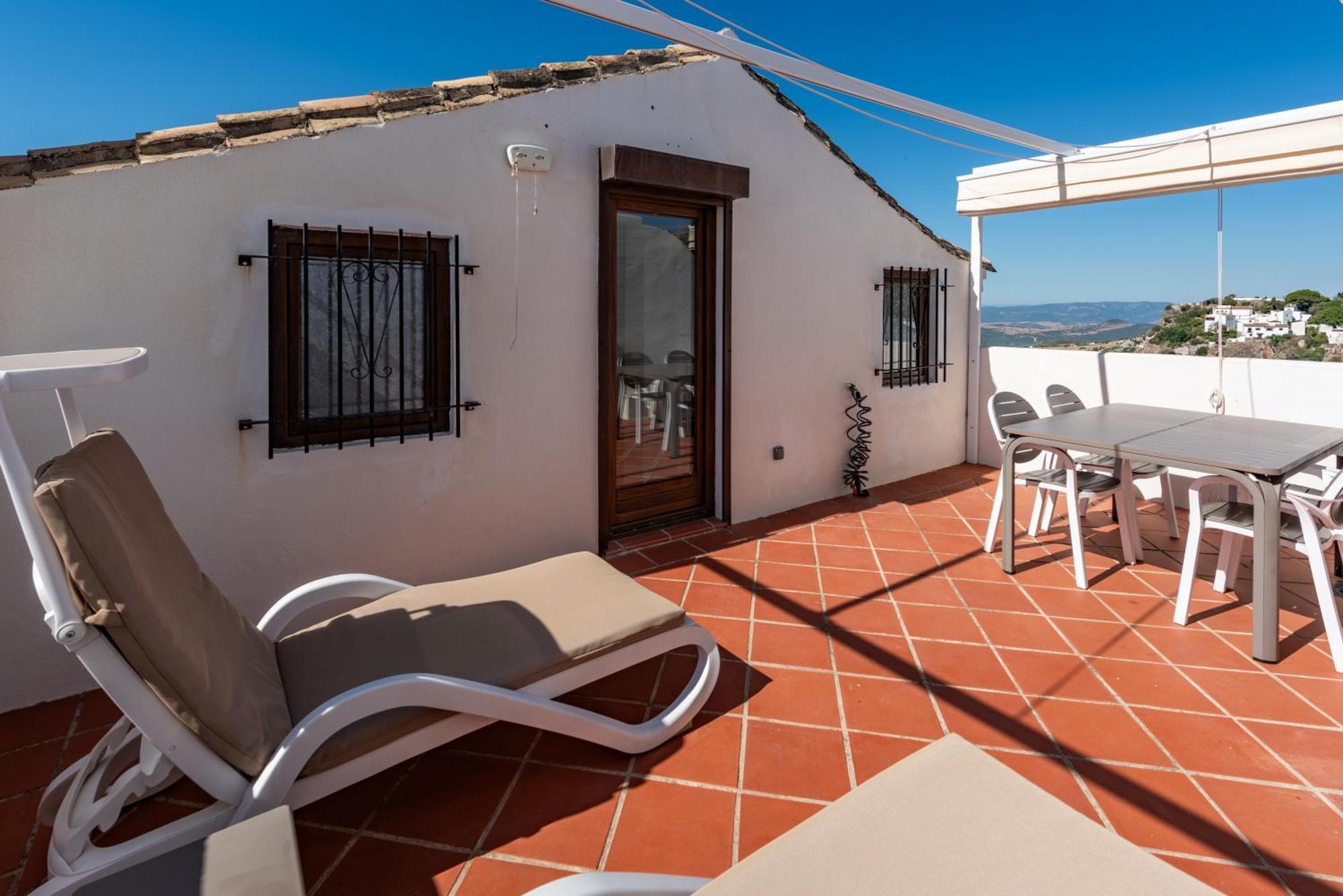 Stylish 3 Bed House 2 Bathrooms, With Patio, Roof Terrace And Communal Pool 5 Minutes Away From The Beautiful Spanish White Village Of Casares Pueblo And Only 20 Mins From The Sea Buitenkant foto