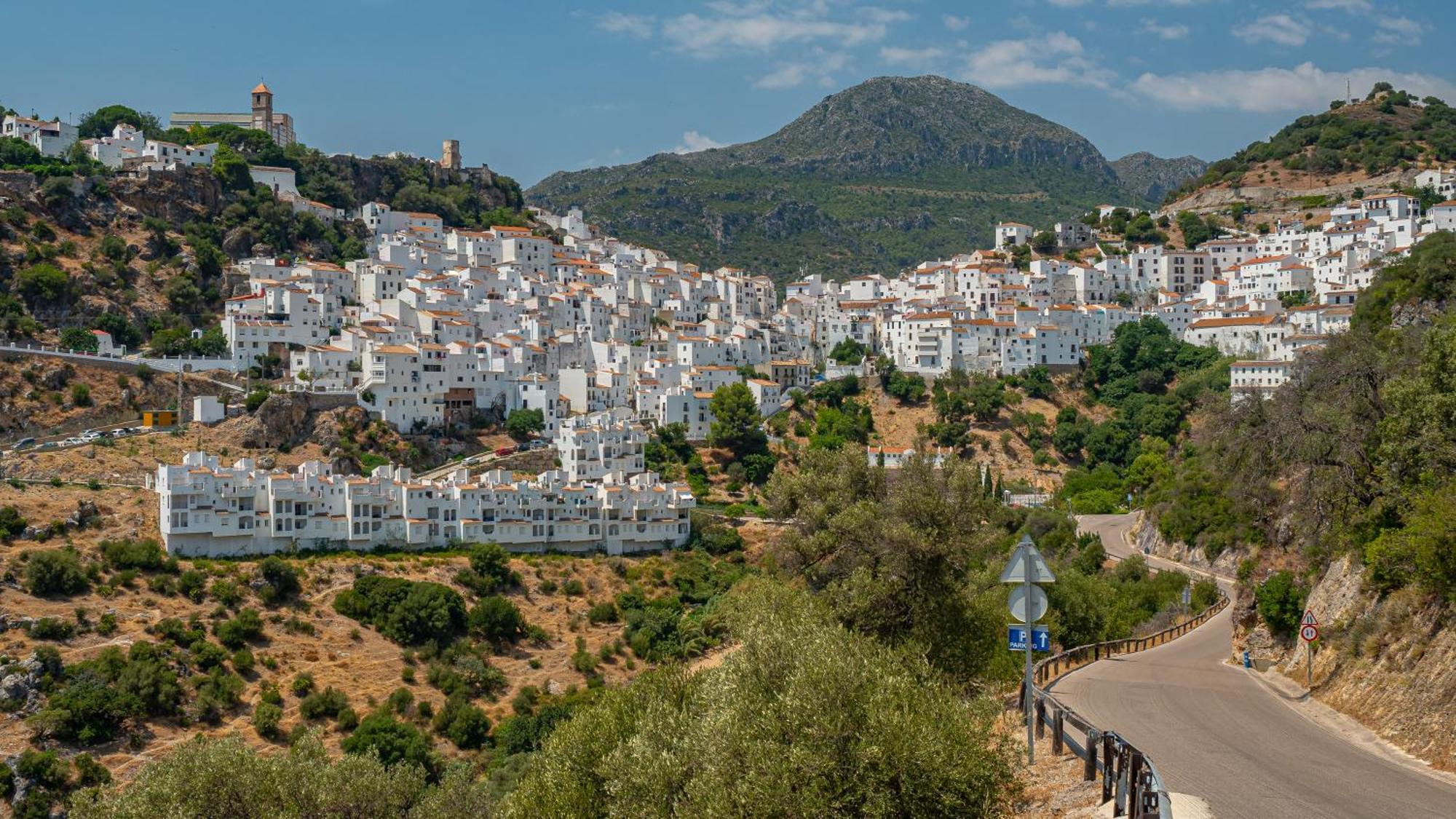 Stylish 3 Bed House 2 Bathrooms, With Patio, Roof Terrace And Communal Pool 5 Minutes Away From The Beautiful Spanish White Village Of Casares Pueblo And Only 20 Mins From The Sea Buitenkant foto