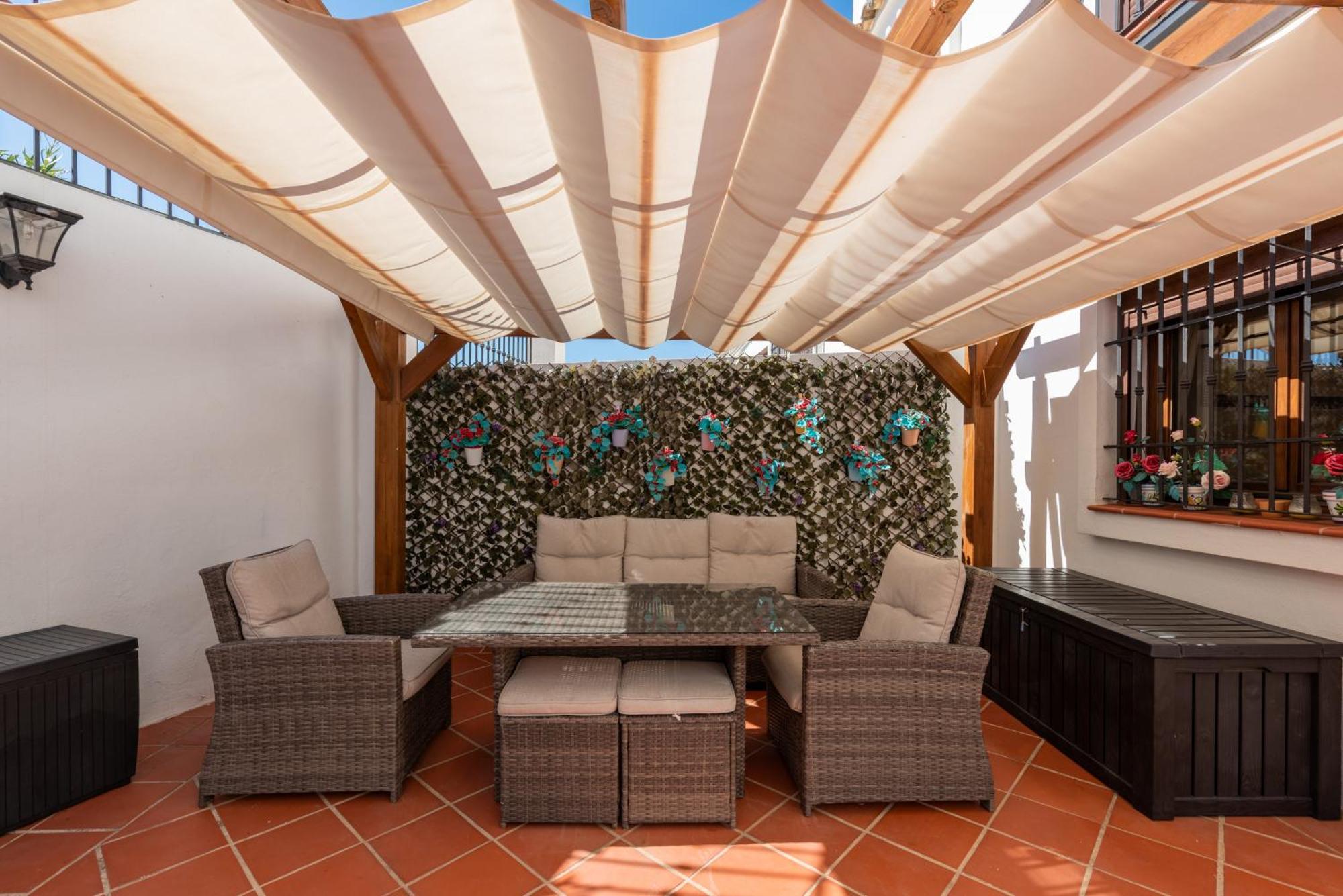 Stylish 3 Bed House 2 Bathrooms, With Patio, Roof Terrace And Communal Pool 5 Minutes Away From The Beautiful Spanish White Village Of Casares Pueblo And Only 20 Mins From The Sea Buitenkant foto