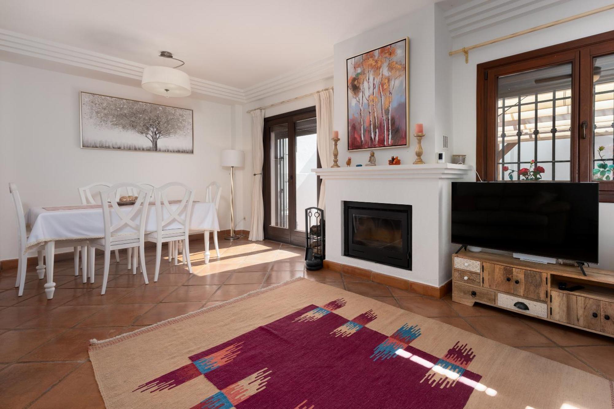 Stylish 3 Bed House 2 Bathrooms, With Patio, Roof Terrace And Communal Pool 5 Minutes Away From The Beautiful Spanish White Village Of Casares Pueblo And Only 20 Mins From The Sea Buitenkant foto